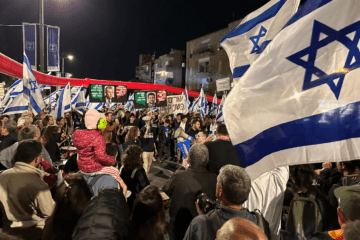 Experts warn that extremists in the United States are taking advantage of the Israeli-Palestinian  tensions by promoting violence and spreading hatred. 